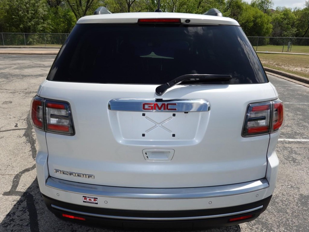 GMC Acadia Vehicle Full-screen Gallery Image 06
