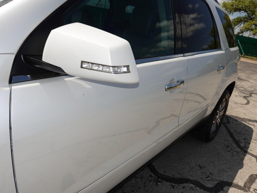 GMC Acadia Vehicle Full-screen Gallery Image 10