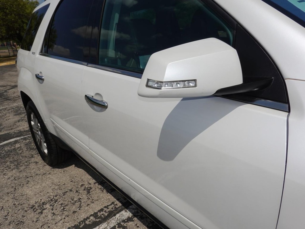 GMC Acadia Vehicle Full-screen Gallery Image 11