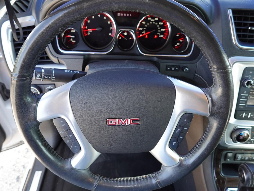 GMC Acadia Vehicle Full-screen Gallery Image 13