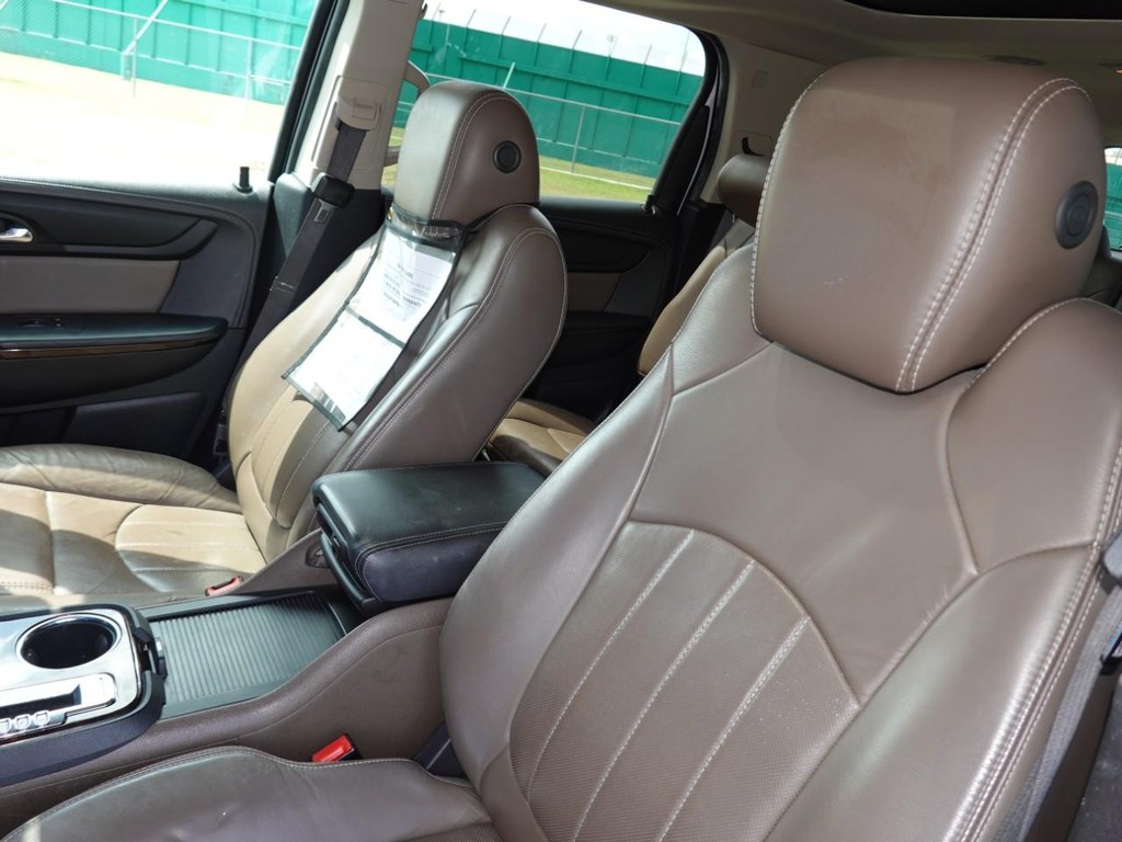 GMC Acadia Vehicle Full-screen Gallery Image 16