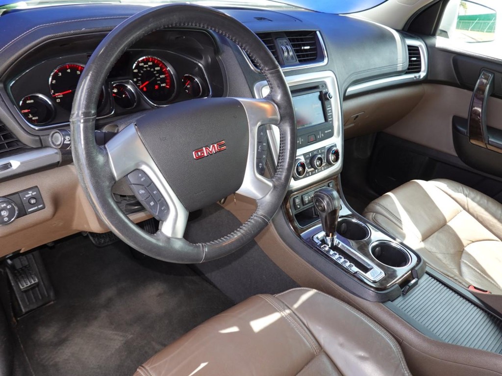 GMC Acadia Vehicle Full-screen Gallery Image 18