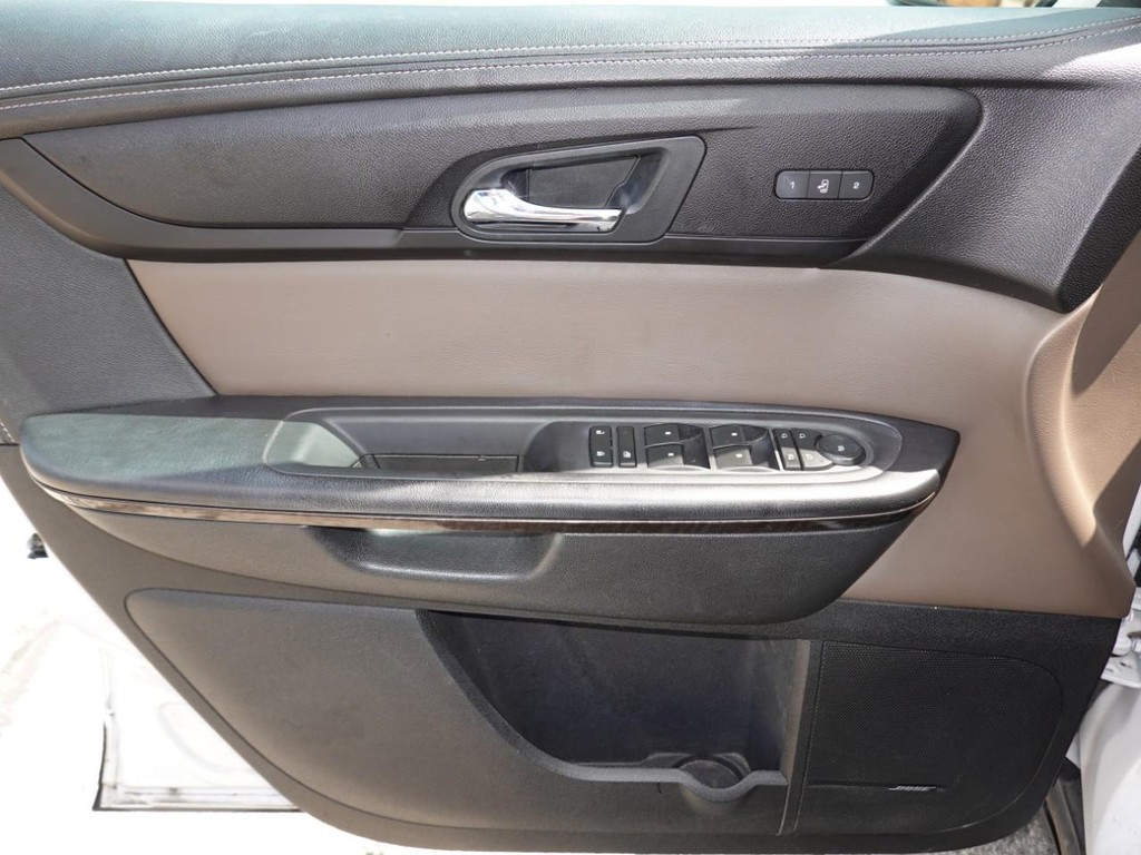 GMC Acadia Vehicle Full-screen Gallery Image 19