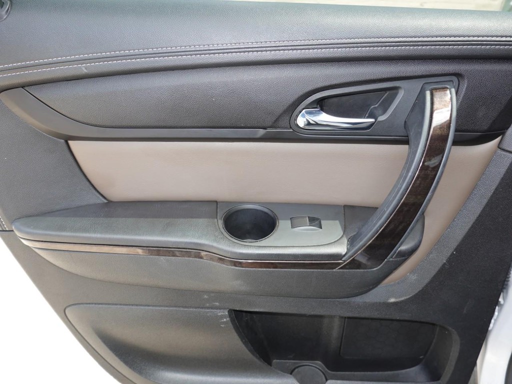 GMC Acadia Vehicle Full-screen Gallery Image 21