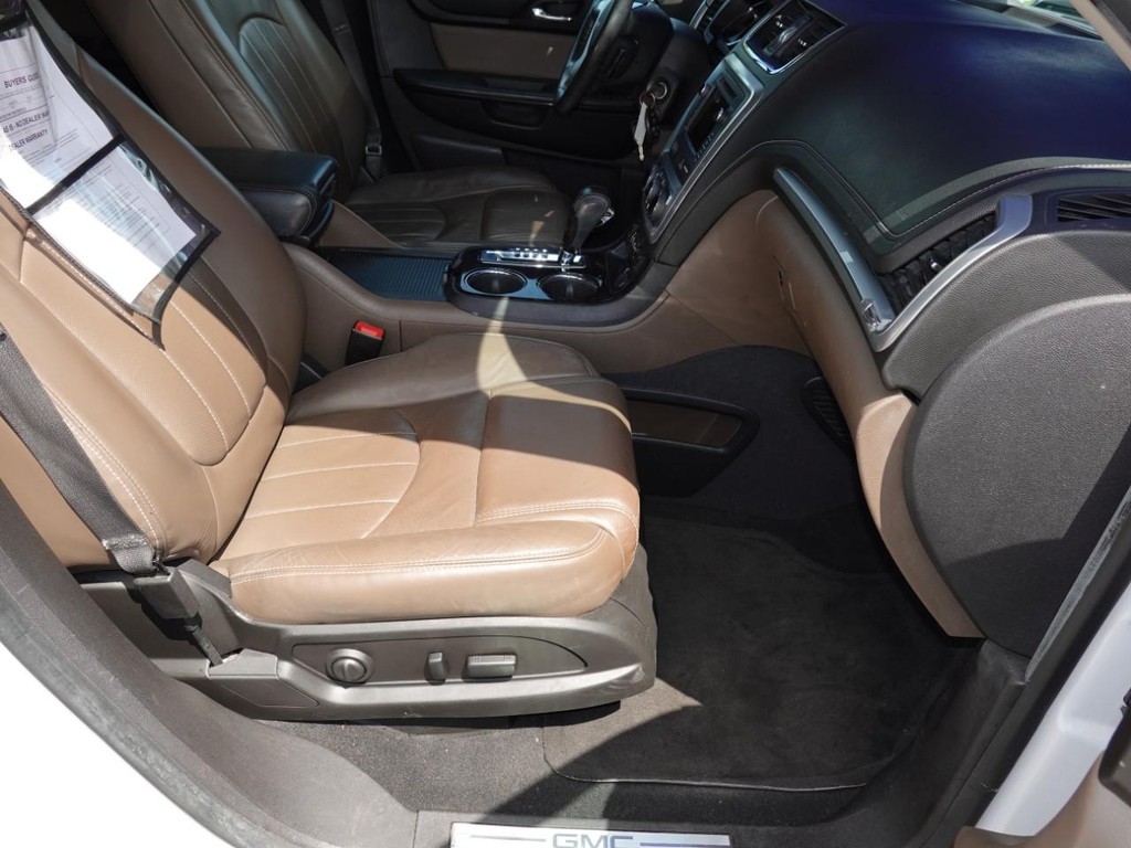 GMC Acadia Vehicle Full-screen Gallery Image 24