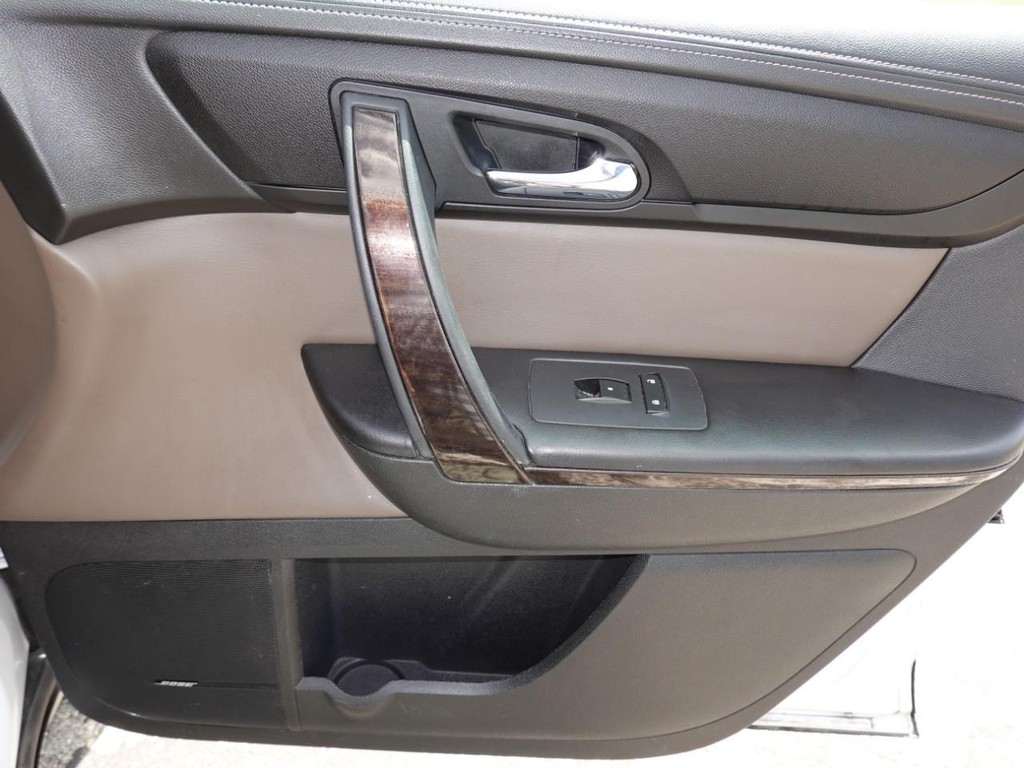 GMC Acadia Vehicle Full-screen Gallery Image 25