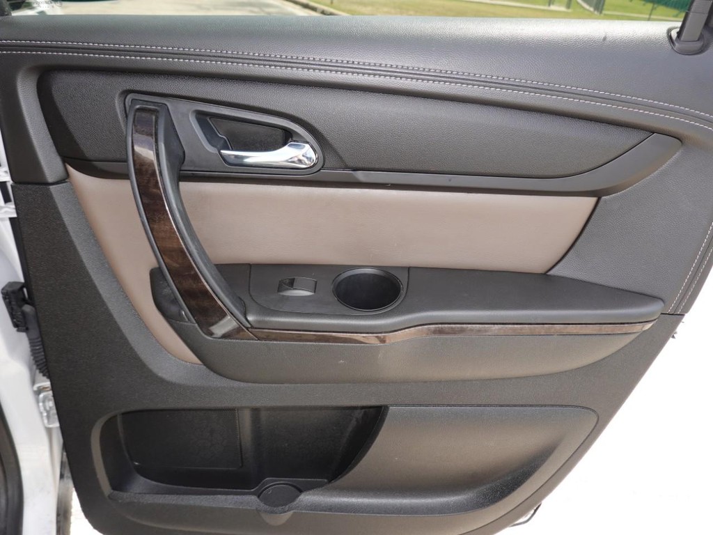 GMC Acadia Vehicle Full-screen Gallery Image 27