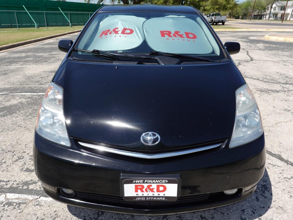 Toyota Prius Vehicle Full-screen Gallery Image 02