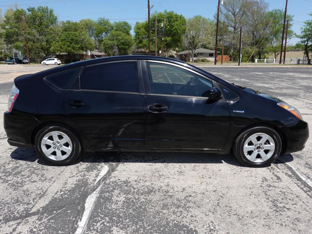 Toyota Prius Vehicle Full-screen Gallery Image 08