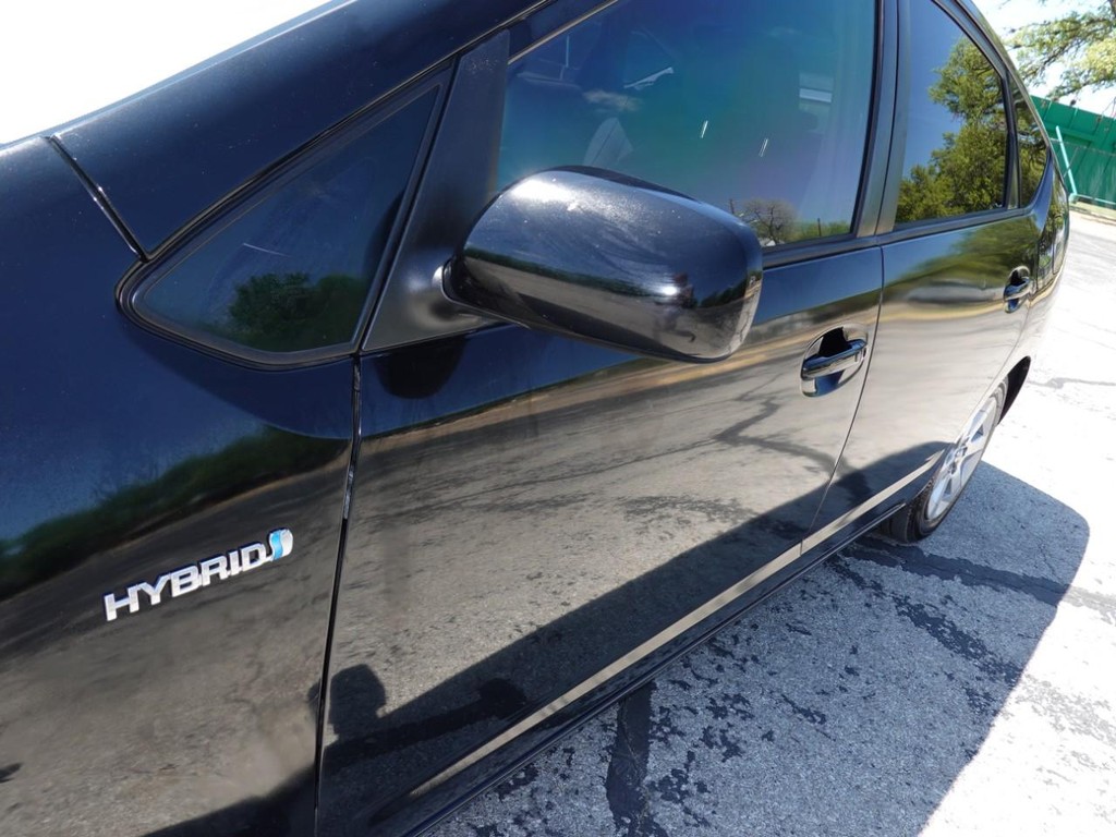 Toyota Prius Vehicle Full-screen Gallery Image 10