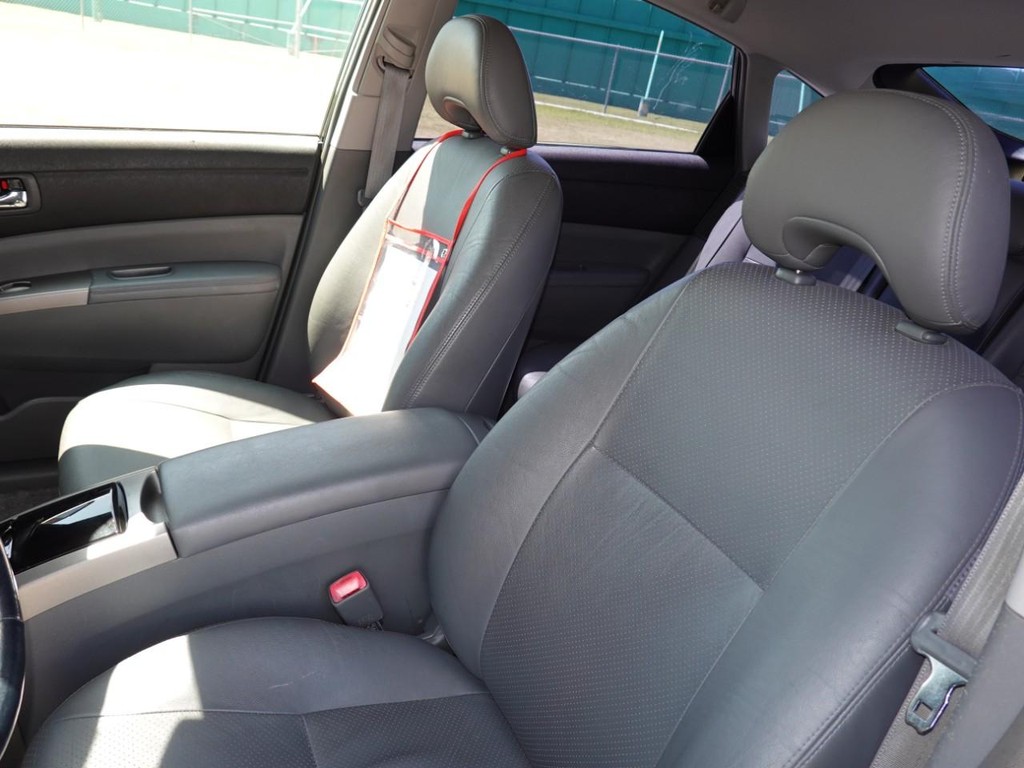 Toyota Prius Vehicle Full-screen Gallery Image 15