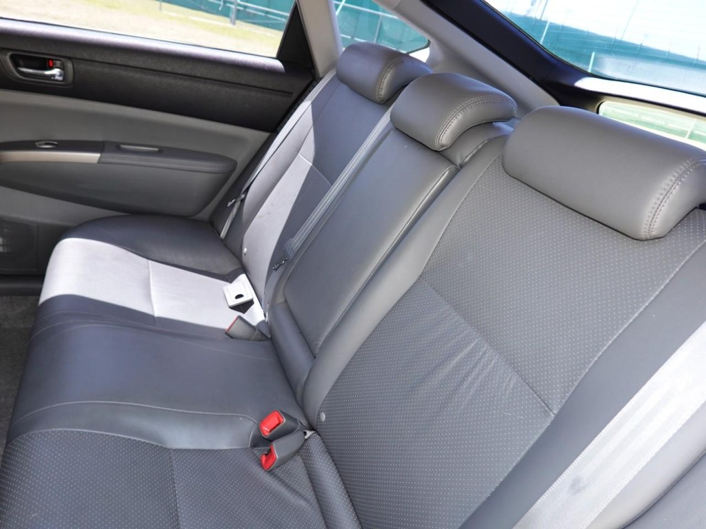 Toyota Prius Vehicle Full-screen Gallery Image 18