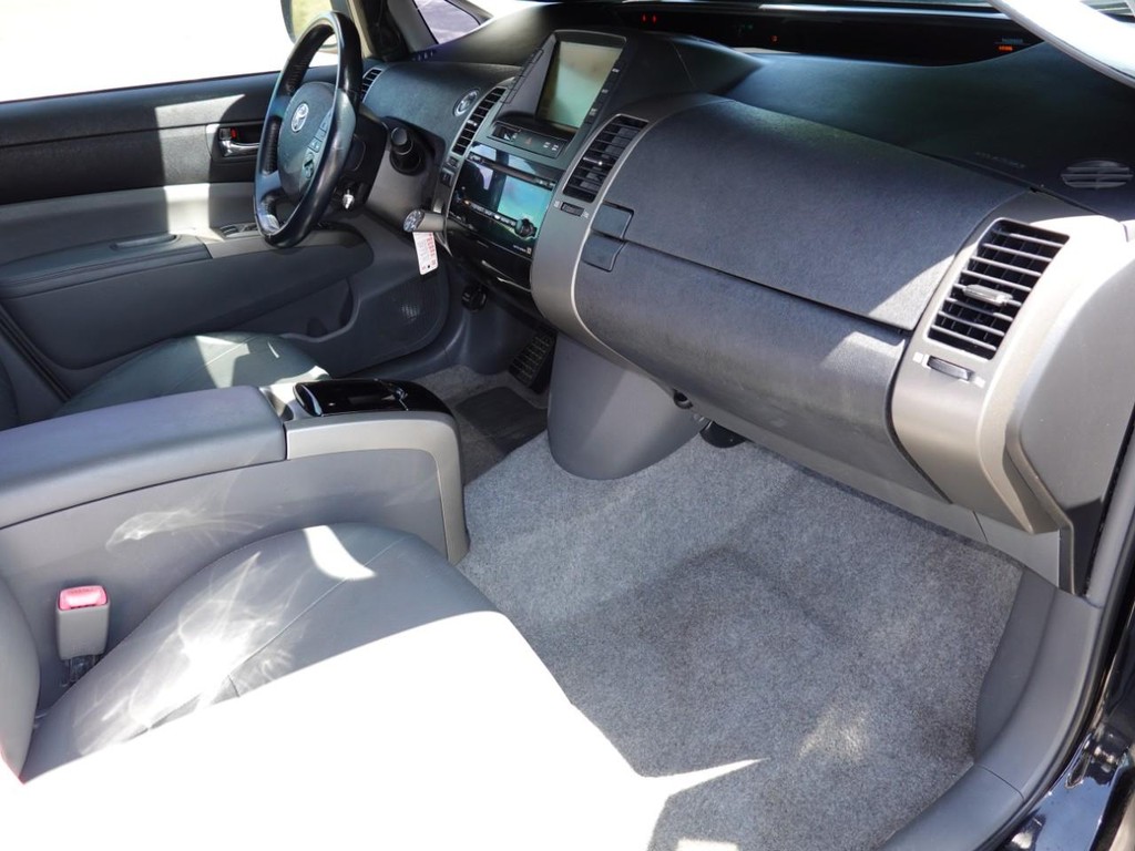 Toyota Prius Vehicle Full-screen Gallery Image 20