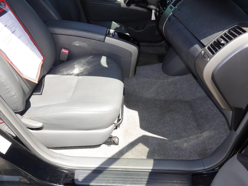 Toyota Prius Vehicle Full-screen Gallery Image 21