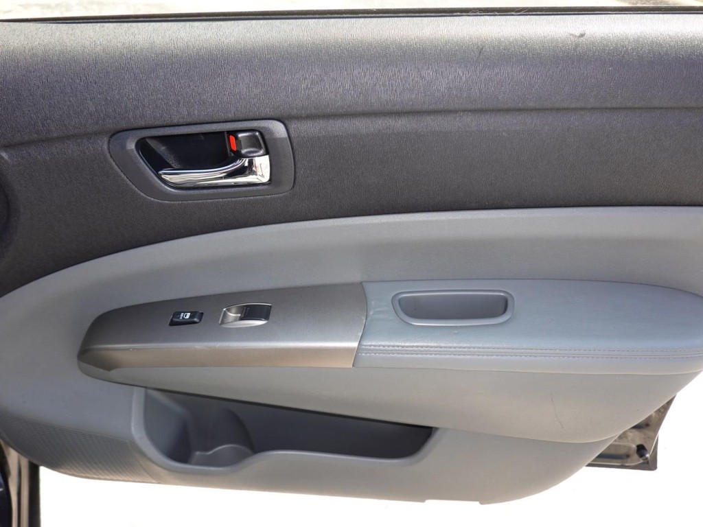 Toyota Prius Vehicle Full-screen Gallery Image 22