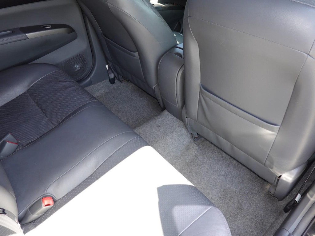 Toyota Prius Vehicle Full-screen Gallery Image 23