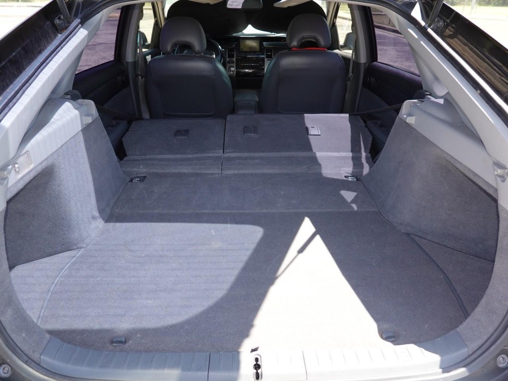 Toyota Prius Vehicle Full-screen Gallery Image 26