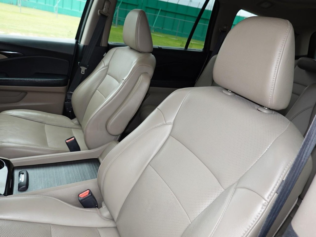Honda Pilot Vehicle Full-screen Gallery Image 16