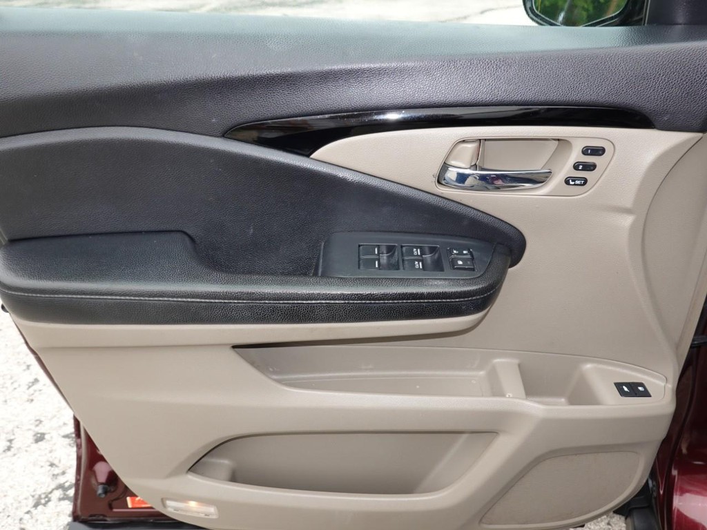 Honda Pilot Vehicle Full-screen Gallery Image 19