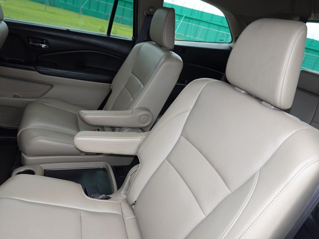 Honda Pilot Vehicle Full-screen Gallery Image 20