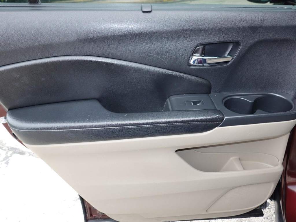 Honda Pilot Vehicle Full-screen Gallery Image 22