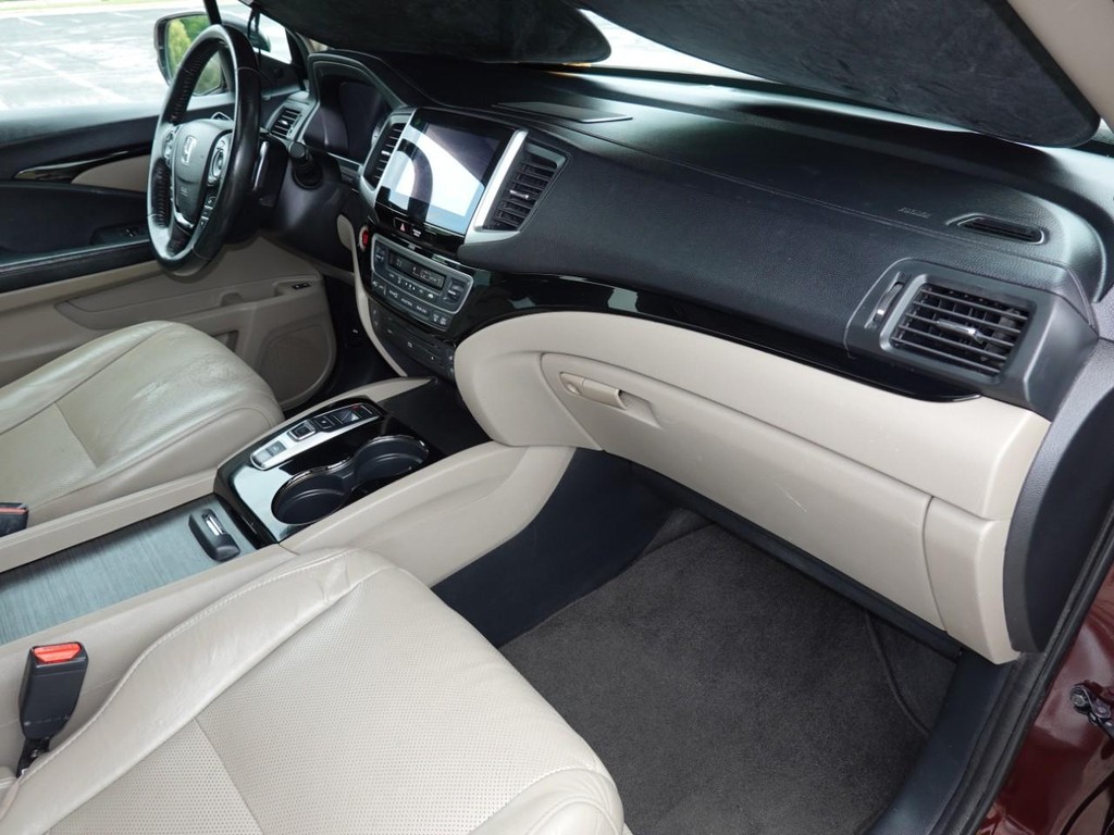 Honda Pilot Vehicle Full-screen Gallery Image 24