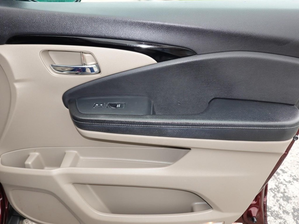 Honda Pilot Vehicle Full-screen Gallery Image 25