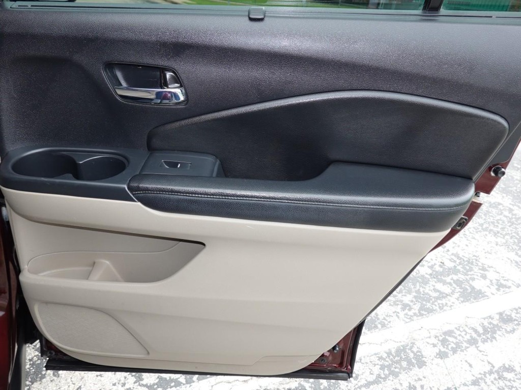 Honda Pilot Vehicle Full-screen Gallery Image 27