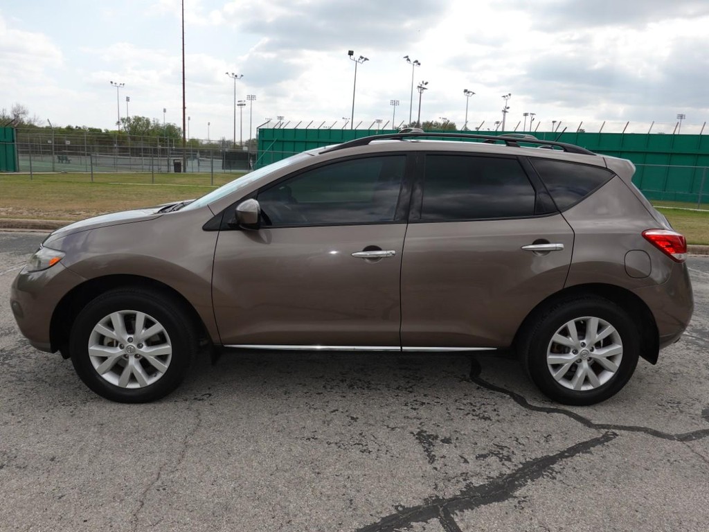 Nissan Murano Vehicle Full-screen Gallery Image 04