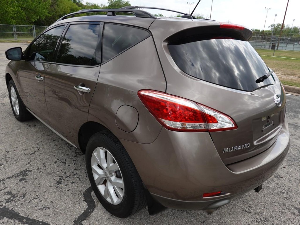 Nissan Murano Vehicle Full-screen Gallery Image 05