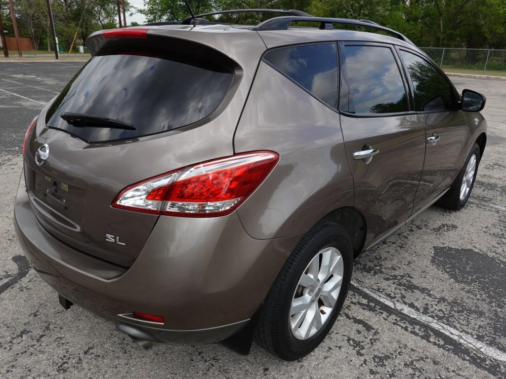 Nissan Murano Vehicle Full-screen Gallery Image 07