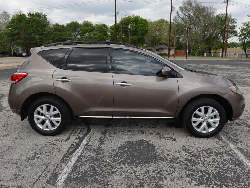 Nissan Murano Vehicle Full-screen Gallery Image 08