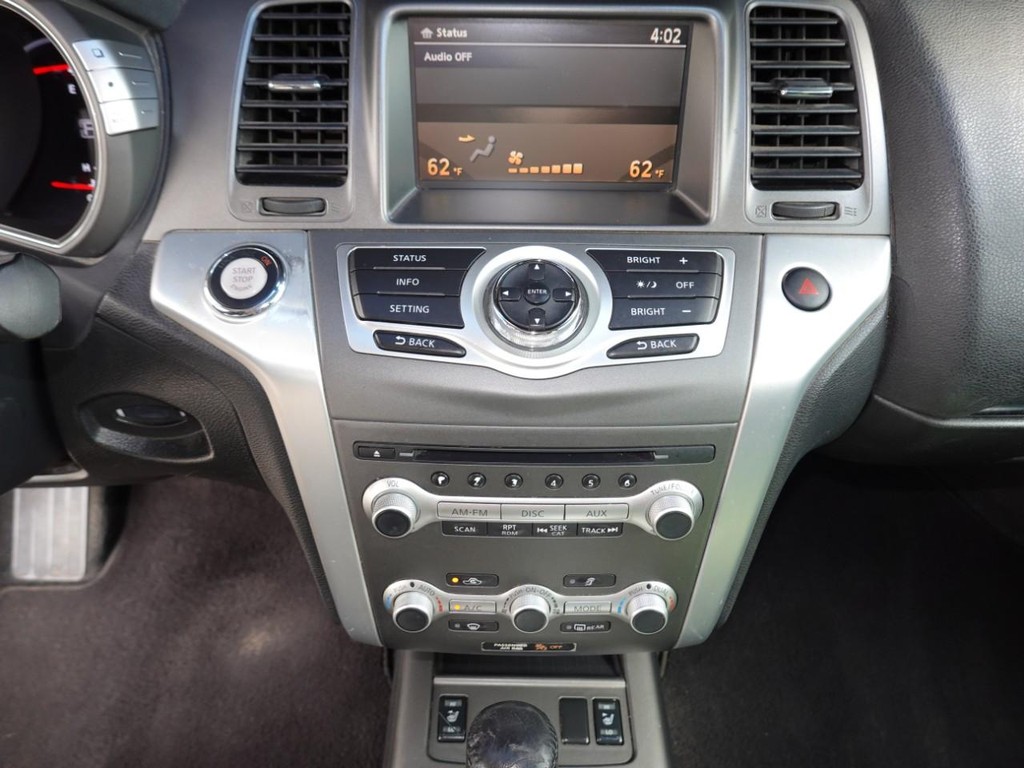 Nissan Murano Vehicle Full-screen Gallery Image 14