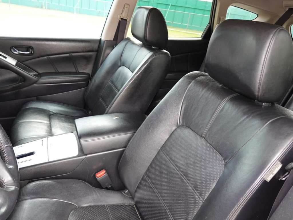 Nissan Murano Vehicle Full-screen Gallery Image 16