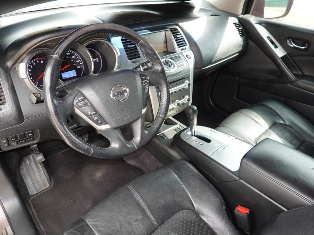 Nissan Murano Vehicle Full-screen Gallery Image 18