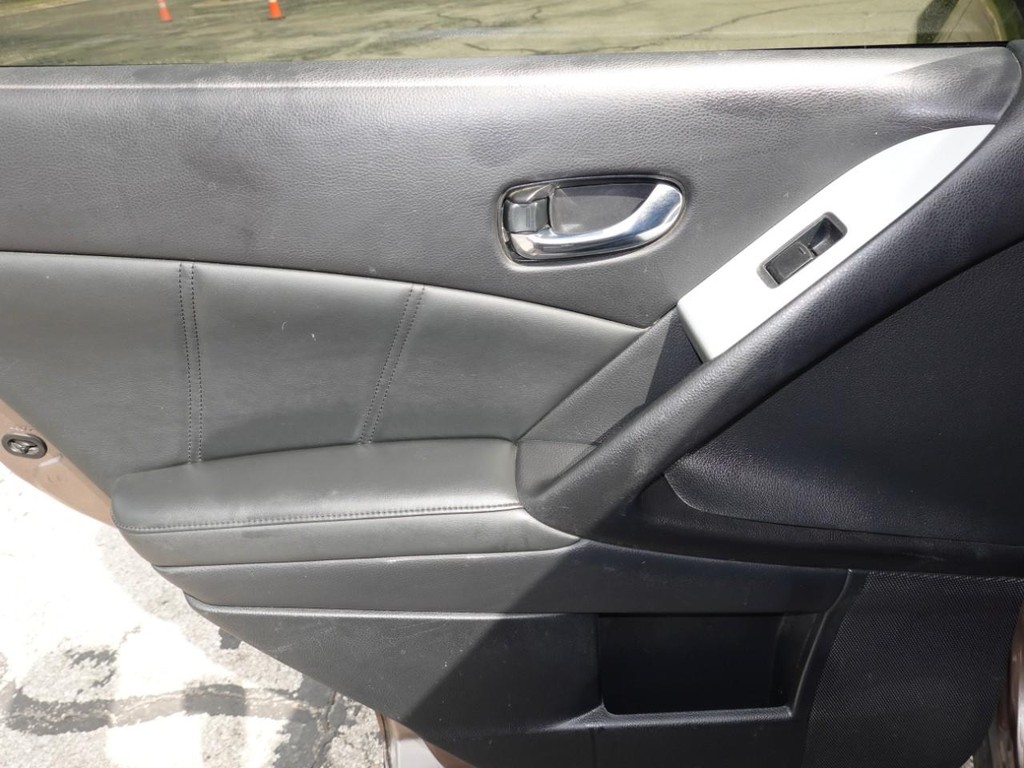 Nissan Murano Vehicle Full-screen Gallery Image 21