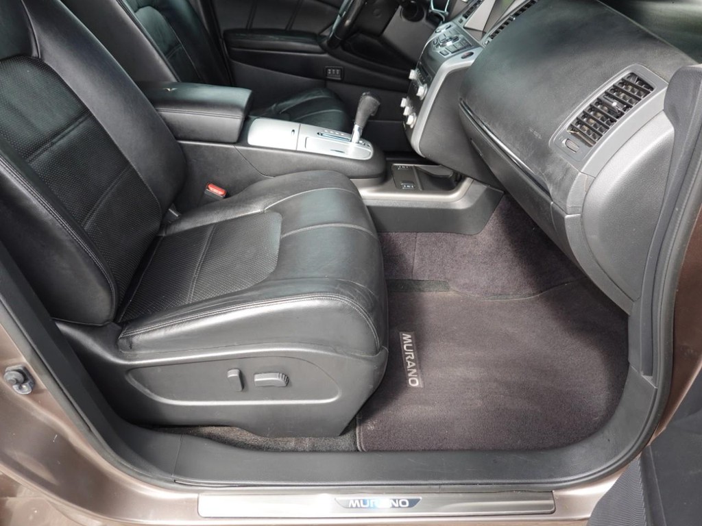 Nissan Murano Vehicle Full-screen Gallery Image 23