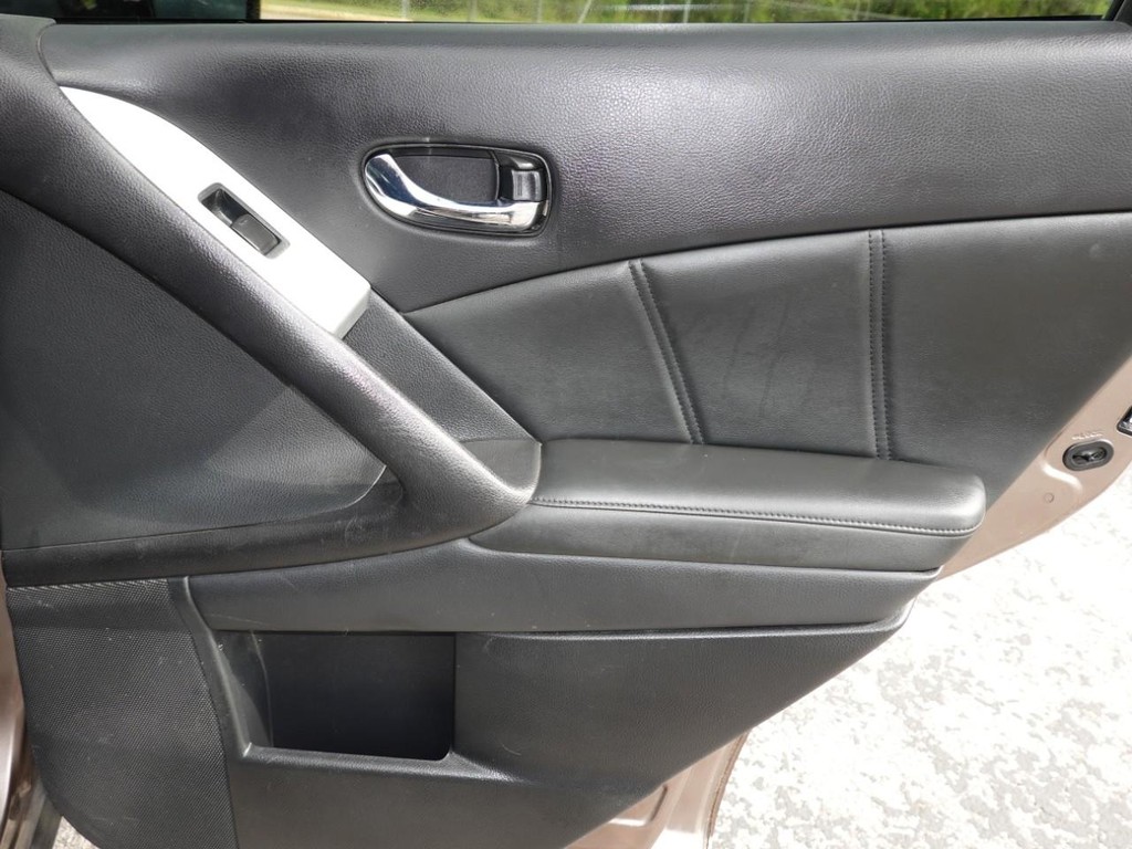 Nissan Murano Vehicle Full-screen Gallery Image 26