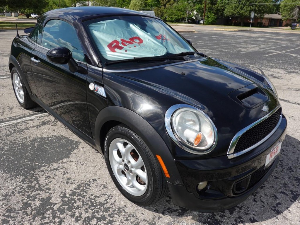 MINI Cooper Coupe Vehicle Full-screen Gallery Image 01