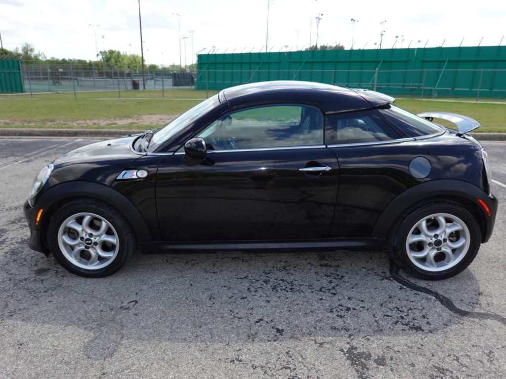 MINI Cooper Coupe Vehicle Full-screen Gallery Image 04