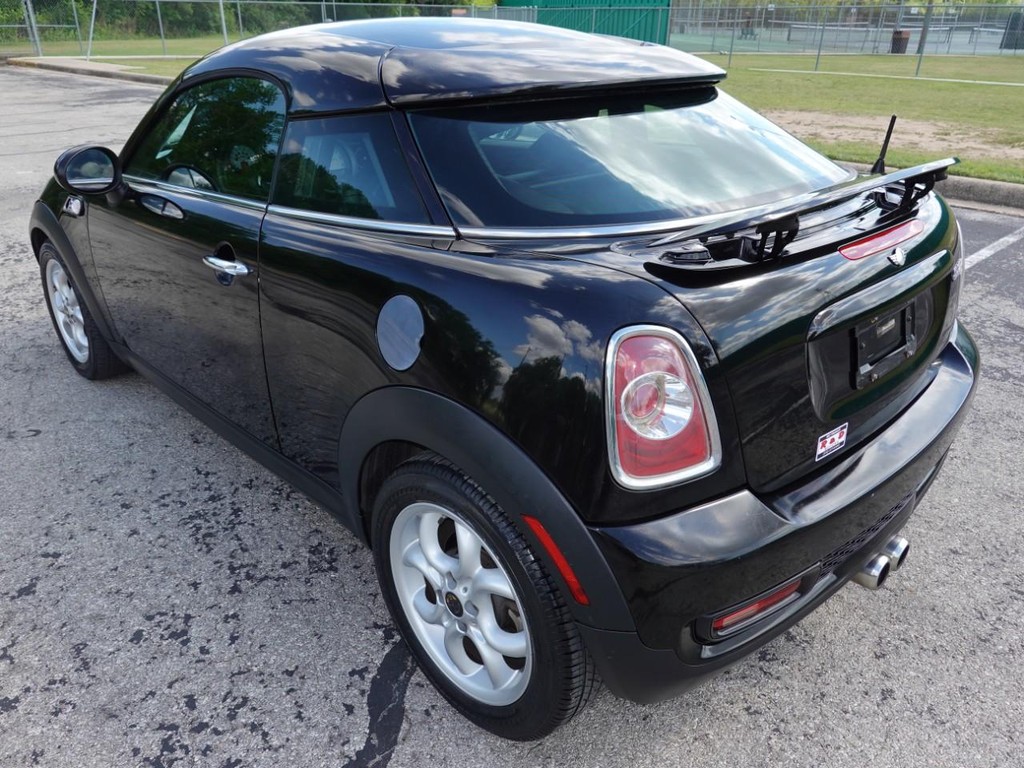 MINI Cooper Coupe Vehicle Full-screen Gallery Image 05