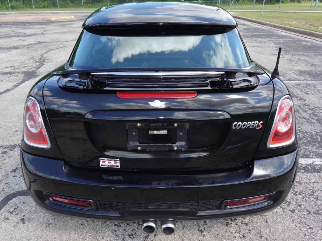 MINI Cooper Coupe Vehicle Full-screen Gallery Image 06