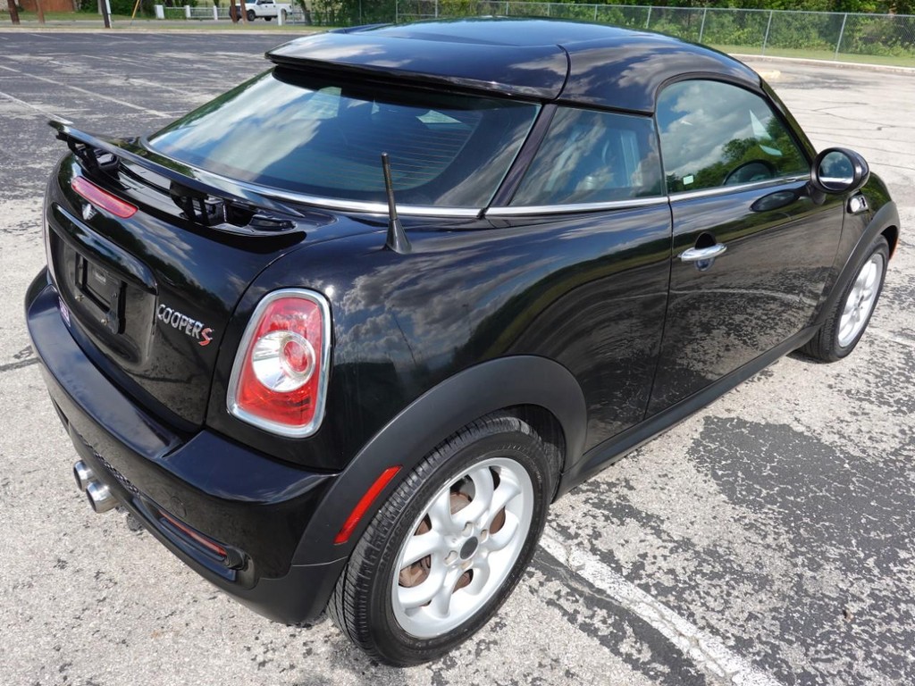 MINI Cooper Coupe Vehicle Full-screen Gallery Image 07