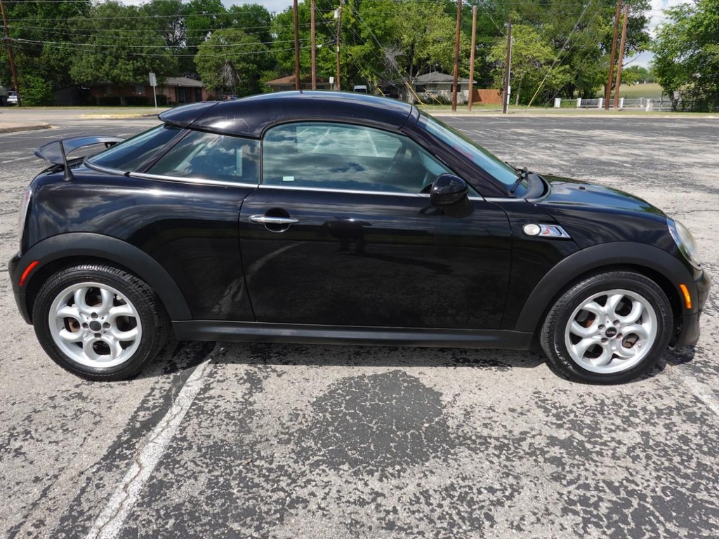 MINI Cooper Coupe Vehicle Full-screen Gallery Image 08