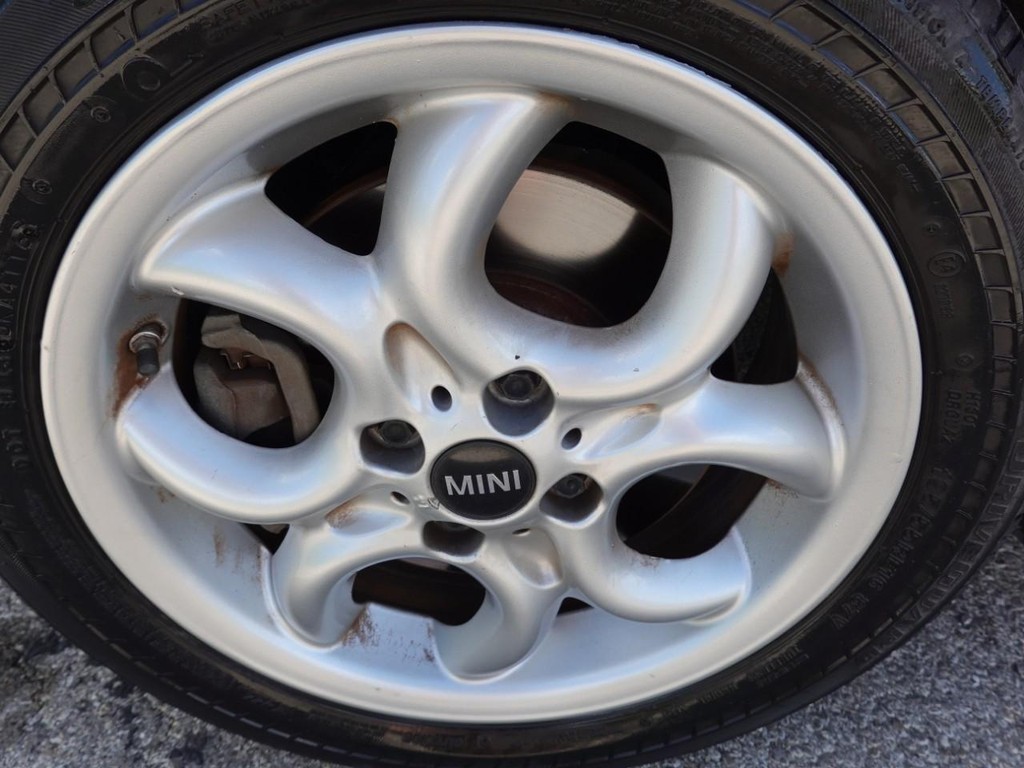 MINI Cooper Coupe Vehicle Full-screen Gallery Image 09