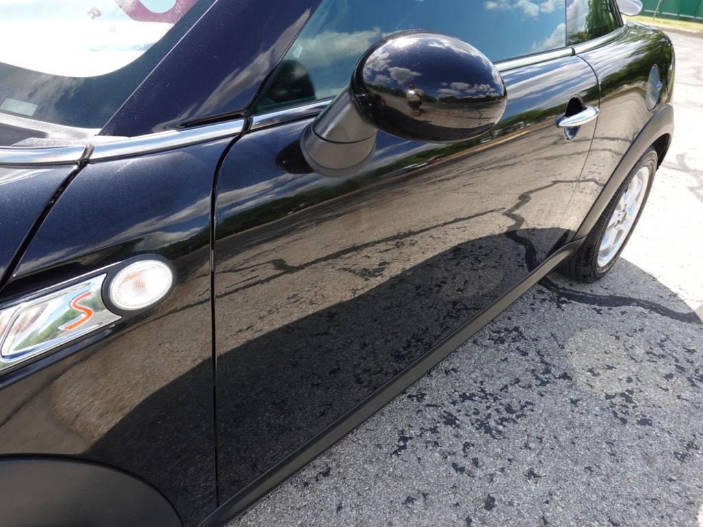 MINI Cooper Coupe Vehicle Full-screen Gallery Image 10
