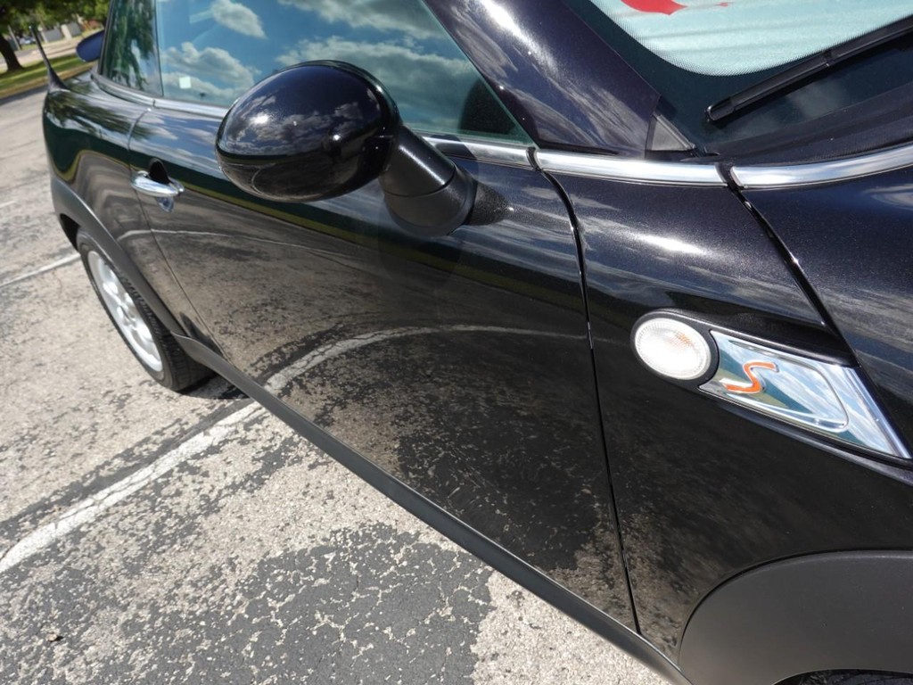MINI Cooper Coupe Vehicle Full-screen Gallery Image 11