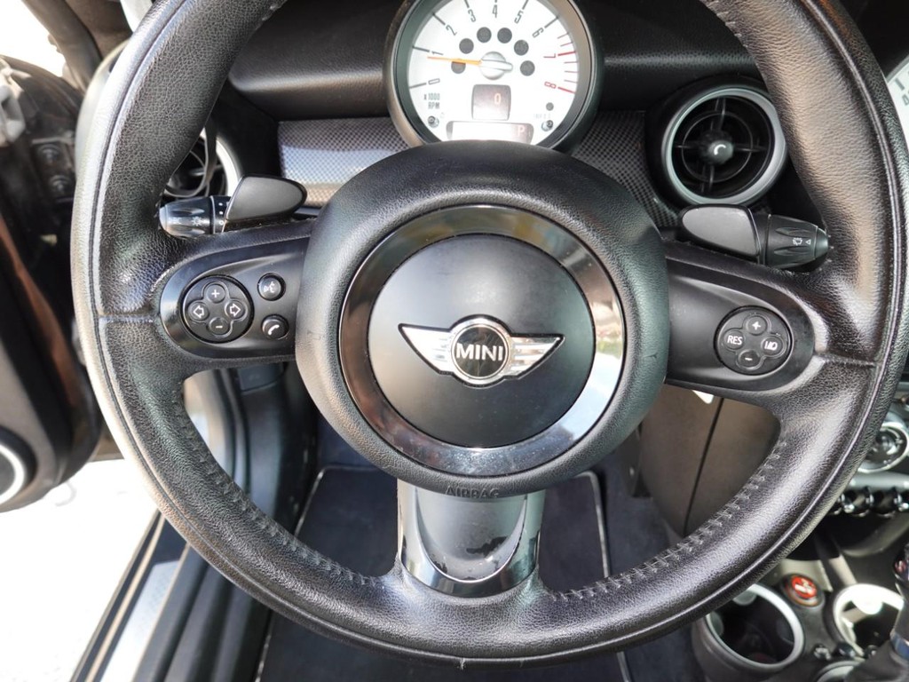 MINI Cooper Coupe Vehicle Full-screen Gallery Image 13