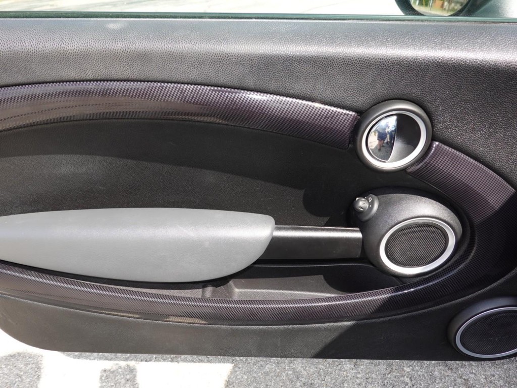 MINI Cooper Coupe Vehicle Full-screen Gallery Image 17
