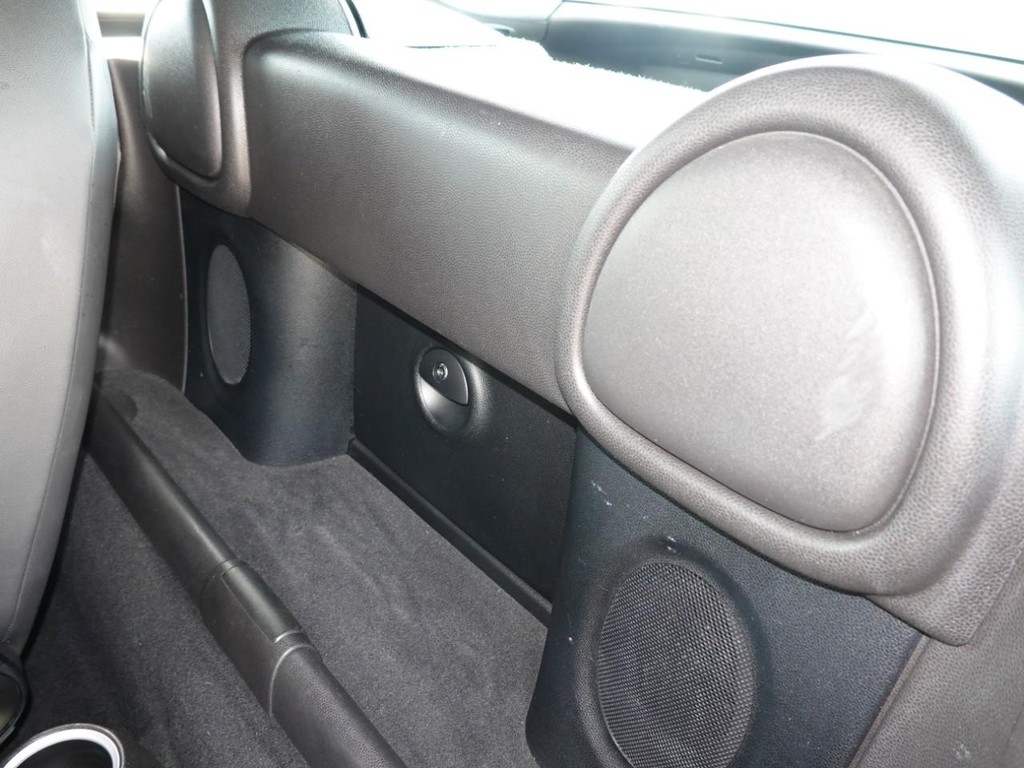 MINI Cooper Coupe Vehicle Full-screen Gallery Image 18